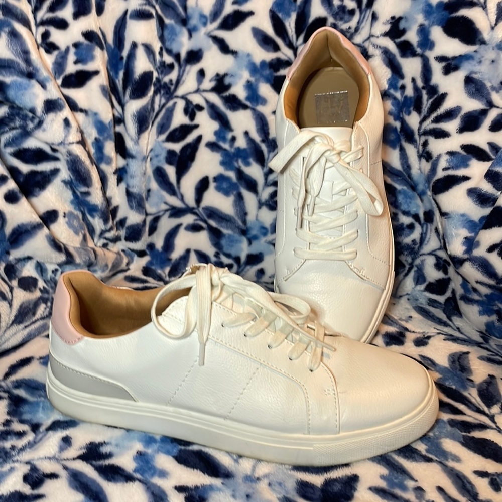 Dolce Vita white shoes size 10